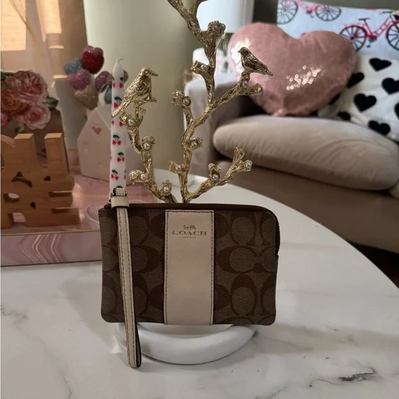 Coach Signature WomenPVC Small Corner Zip Wristlet Khaki Chalk - Picture 1 of 7